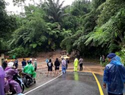 Bansor di Sumbar, Seorang Pengendara Tewas Tertimbun Akses Jalan Lumpuh Total