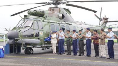 Menhan Prabowo Serahkan Delapan Unit Helikopter H225M ke Kasau TNI