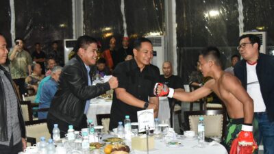 Pertama Kalinya, Pertandingan MMA Digelar di Kapal Perang TNI AL