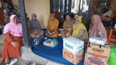 IKA UA Situbondo beri Tali Asih ke Korban Kebakaran
