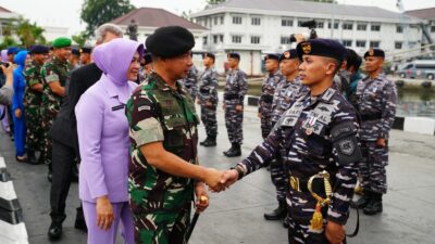 Usai Emban Misi Kemanusiaan, KRI dr. Radjiman Wedyodiningrat-992 Tiba Di Tanah Air