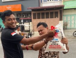 DPC GRIB Labuhanbatu Bagikan Ratusan Sembako ke Juru Parkir dan Pengguna Jalan