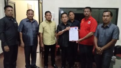 Bacalon Bupati Labusel, Syahdian Dan Sabit Kembalikan Formulir Pendaftaran Ke Partai Politik