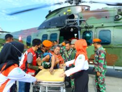TNI Kembali Evakuasi 103 Warga Korban Banjir dan Tanah Longsor dari Tiga Desa Terisolasir