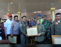 Bantu Korban Banjir di Luwu, Danlanud Sultan Hasanuddin Terima Penghargaan dari Mensos RI