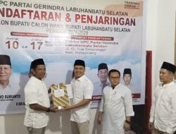 Pasangan Cabup Ari Wibowo dan Azwar Sajali Kembalikan formulir Pendaftaran ke Partai Grindra Labusel
