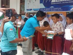 PT STA Salurkan CSR, 100 Sak Semen dan 10 Ribu Buku Dibagikan