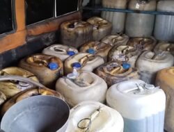 Polisi Gerebek 4 Tempat Penimbunan BBM Subsidi di Labusel