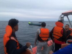 Bakamla RI Evakuasi Long Boat Mati Mesin di Perairan Kota Tual