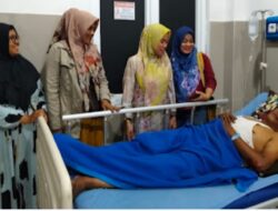 Rasa Empati, Cabup Labusel Naga Parlaungan Lubis, Kunjungi Wartawan Korban Lakalantas