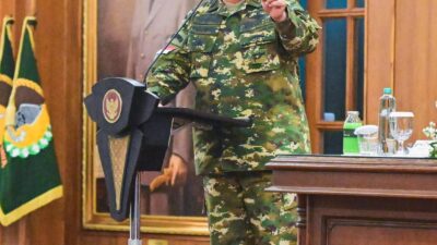 Presiden Prabowo Jelaskan Prinsip Ingarso Sung Tulodo kepada Kabinet Merah Putih di Akmil