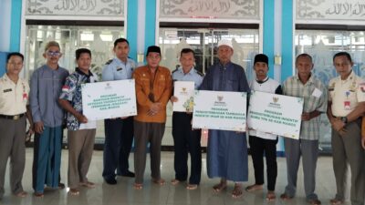 BAZNAS Maros Serahkan Donasi Untuk Imam Masjid, Guru TPQ, dan Pengurus Rumah Ibadah Lanud S Hasanuddin 