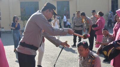 Kapolres Labusel Pimpin Upacara Kenaikan Pangkat 29 Personel Polri