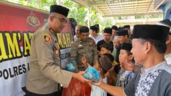 Jum’at Berkah, Polres Labusel Bagikan 100 Paket Nasi ke Jamaah Masjid Nurul Huda