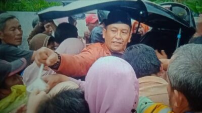 Wartawan Warta Poldasu Labuhanbatu Berbagi Ratusan Takzil