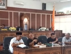 Massa Aksi Acungi Jempol ke DPRD Labuhanbatu, Panggil Pabrik LTS