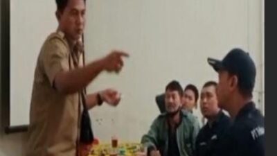 Viral Video Kades Lebo Gebrak Meja dan Halangi Kerja Jurnalis