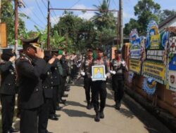 Kapolres Pekalongan Pimpin Upacara Pemakaman Aiptu Kanapi