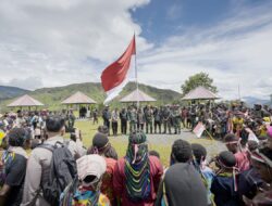 Peringati 1 Mei, Bendera Merah Putih Raksasa Berkibar di Bukit Zaitun Papua