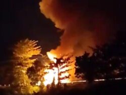 Truk Yonif 509/BY Terbakar di Tol Surabaya-Gempol, Satu Prajurit Gugur