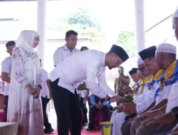 Bupati Labusel Gelar Upah-upah dan Tepung Tawar bagi 244 Calon Jamaah Haji