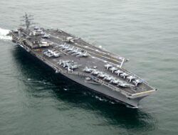 Kapal Induk AS USS Nimitz, Lintasi Selat Malaka