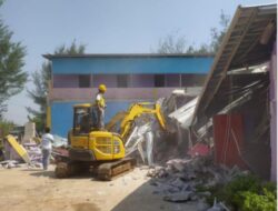 Pembongkaran Paksa Kafe di Pantai Sigandu Tuai Protes