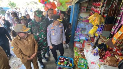TNI Polri Cek Harga Bahan Pokok di Wilayah Kabupaten Puncak Jaya