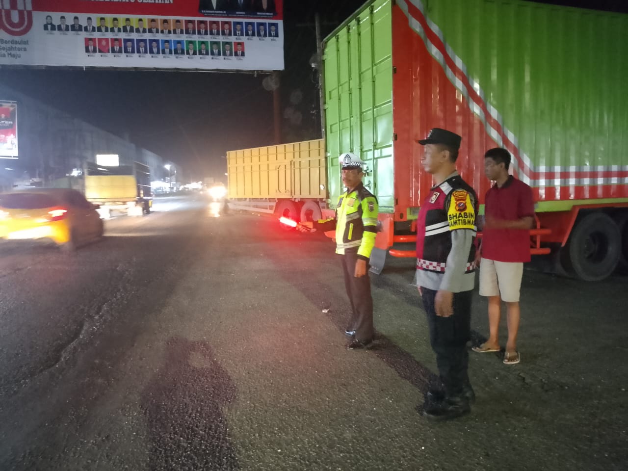 Cepat Tanggap Aduan Call Center 110 , Polsek Kotapinang Atasi Kemacetan Antrian BBM Solar di SPBU Bedagai