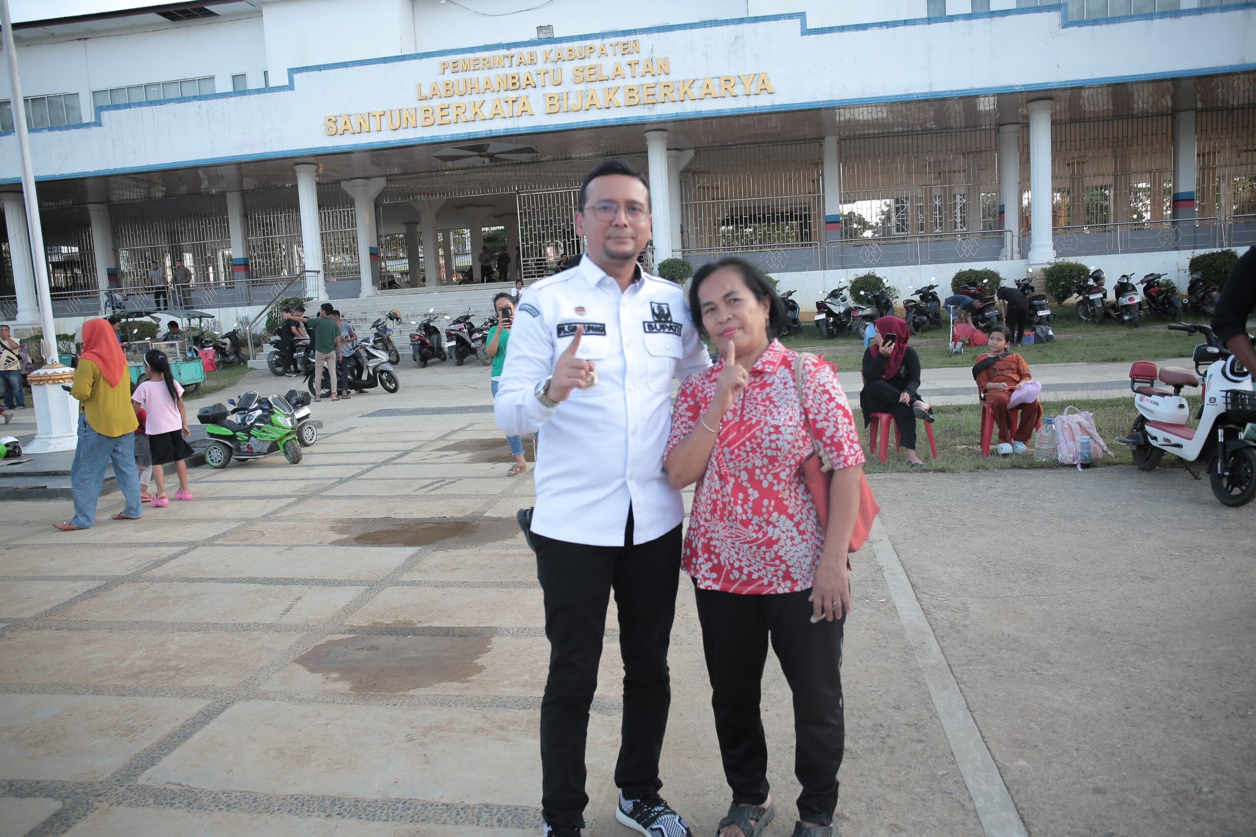 Bupati Labuhanbatu Selatan Tinjau Aktivitas Masyarakat di Lapangan SBBK