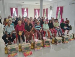 Camat Kampung Rakyat Bersama Bupati Labuhanbatu Selatan Fery Syahputra Simatupang, SH Berikan Bimbingan Sosial kepada Warga Rentan