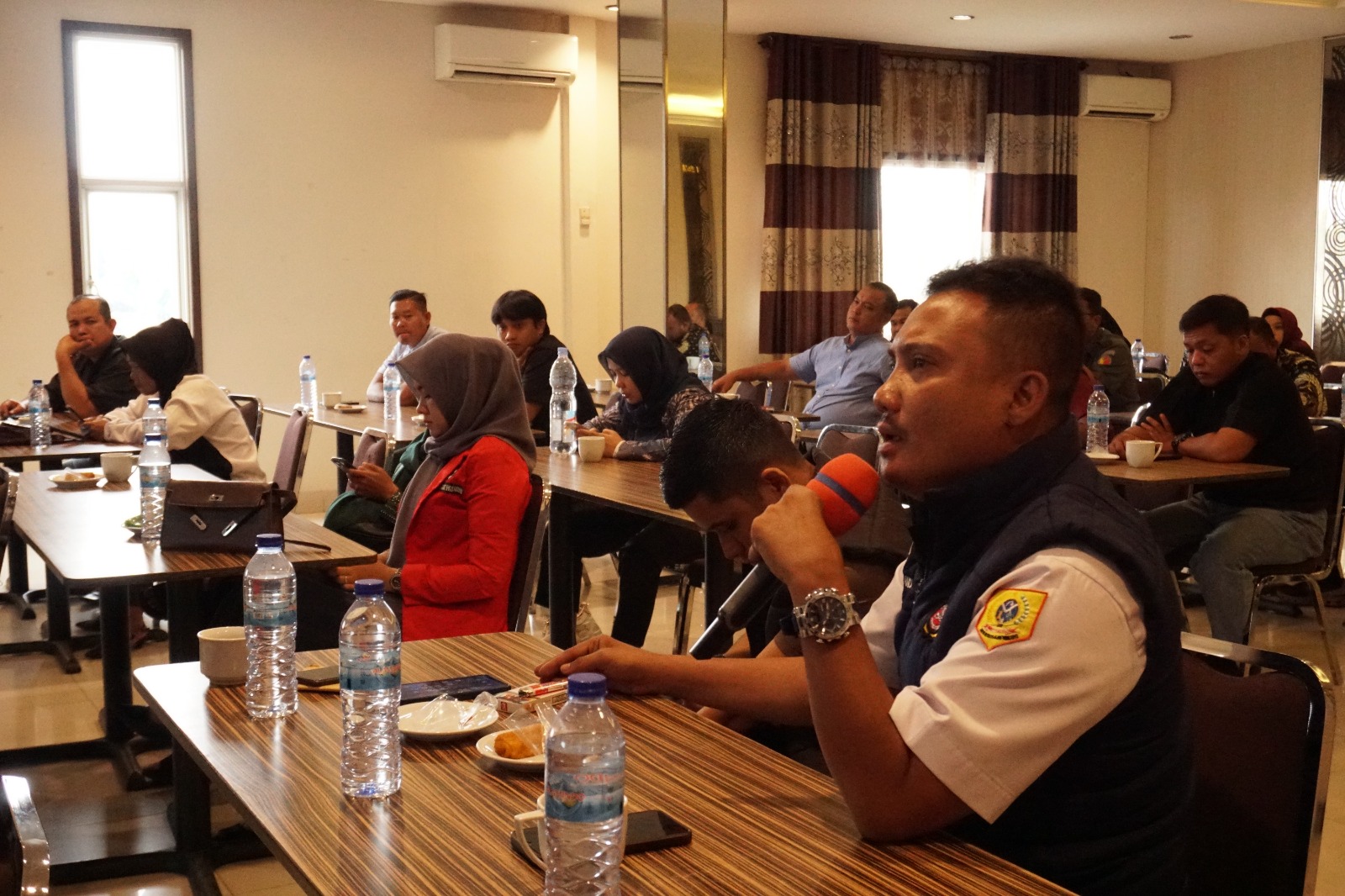 Perkuat Demokrasi, Bawaslu Labusel Kumpulkan Mitra Strategis di Grand Suma Hotel