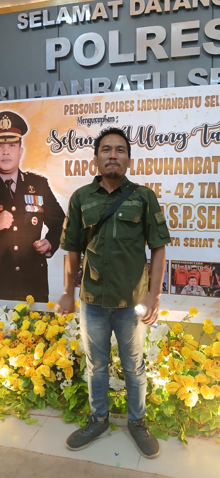 Hangat dan Penuh Kekeluargaan,Media Center Polres Labusel Ucapkan Selamat Ulang Tahun kepada Kapolres AKBP Aditya S.P. Sembiring, S.I.K."