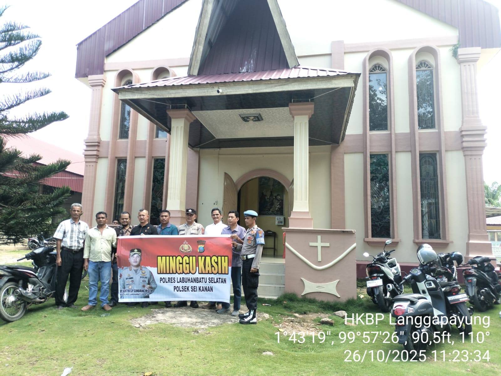 Hangat dan Penuh Kepedulian,Polsek Sungai Kanan Ajak Jemaat HKBP Langgapayung Wujudkan Keamanan dan Ketertiban
