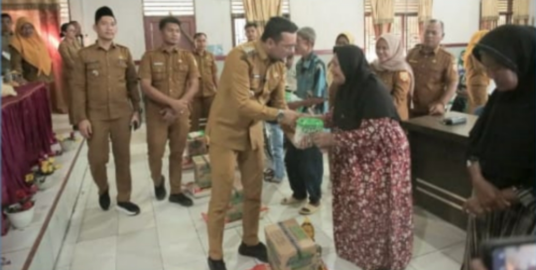 Bupati Fery Sahputra Simatupang Serahkan Bantuan dan Buka Bimbingan Sosial untuk Disabilitas, Lansia, dan Masyarakat Rentan di Labuhanbatu Selatan
