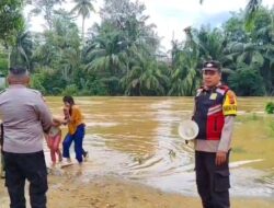 Air Sungai Kanan Meningkat,Polisi Minta Warga Tetap Siaga 2025