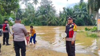 Air Sungai Kanan Meningkat,Polisi Minta Warga Tetap Siaga 2025