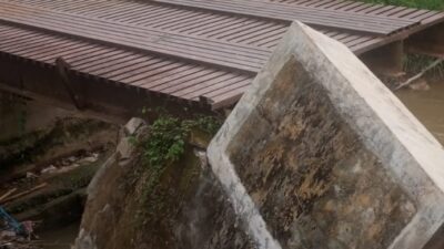 Aktivitas Masyarakat Terhenti, Jembatan Penghubung Antar Kelurahan Urung Kompas dan Danau Balai Lumpuh Total
