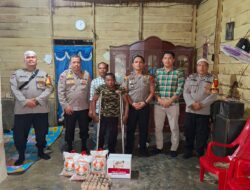 Sambut HUT Bhayangkara ke 80, Polsek Na IX-X Salurkan Bansos ke Warga Kurang Mampu
