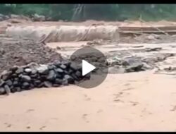 Belum Usai Dikerjakan, Pembangunan Tanggul Kemen PU Jebol, Warga Hutanabolon Ngungsi ke Tenda Darurat